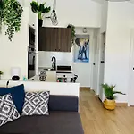 La Fiesta Apartment *