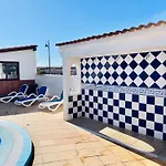La Fiesta Apartment *